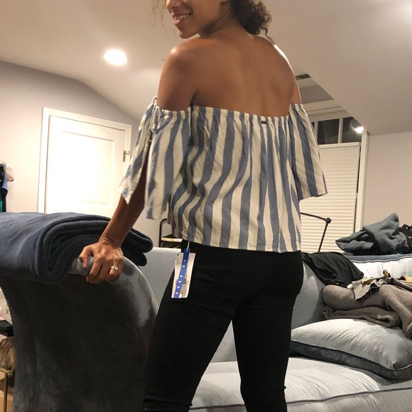 Billabong off the shoulder flowy cropped top - Picture 2 of 4